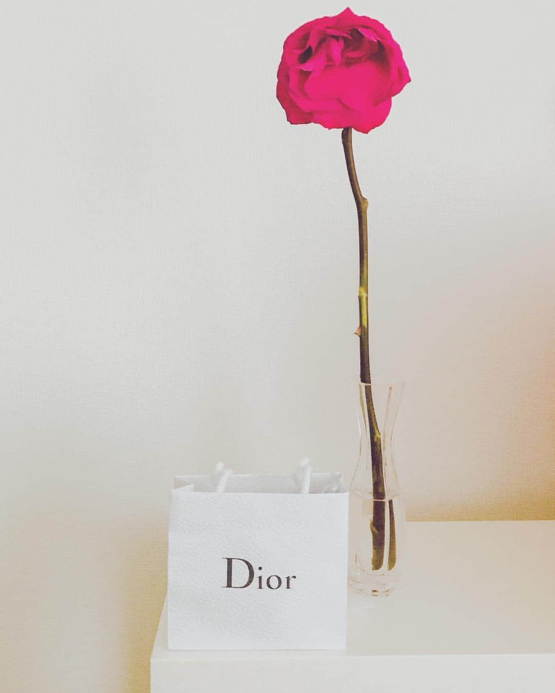 高咲里音さんのインスタグラム写真 - (高咲里音Instagram)「. DiorのGODIVA。  笑 ありがとう💋💋　うえつき👩‍🎓ありがとう」3月19日 17時04分 - riontankobu