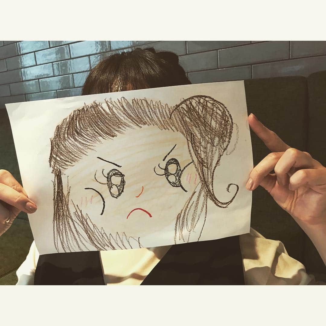 長谷川京子さんのインスタグラム写真 - (長谷川京子Instagram)「ママの怒ってる時の顔を描いて、と娘にリクエスト。 絶対こんなに可愛く怒ってないよね、子供なりの遠慮が出まくった一枚。」3月19日 17時46分 - kyoko.hasegawa.722