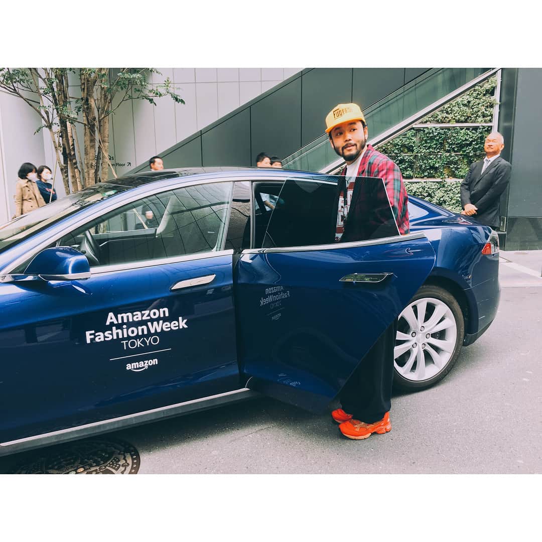 のインスタグラム：「. 今日は朝から @fashion_prize_of_tokyo @amazonfwt のお仕事。 @teslamotors にての移動。有り難くて快適！」