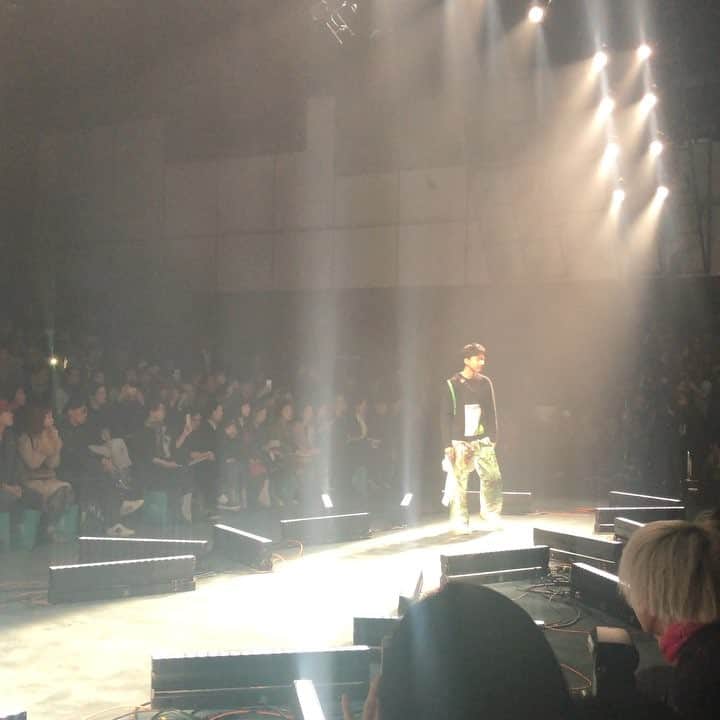 ジヒョク のインスタグラム：「freiknock無事に終わりました！皆お疲れ様！来てくれたファンさん、スタッフさん、友達！みんなのお陰でもっとステキなショーになりました！これからもfreiknock応援してください！#teamfreiknock」