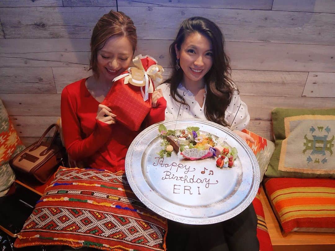 吉田愛璃のインスタグラム：「17MFの帰り けいこりんがお祝いしてくれた😭🎂 しかも欲しかったやーつー😭💓 なんで知ってるのーー😭💓 ありがとう❤️my love❤️」