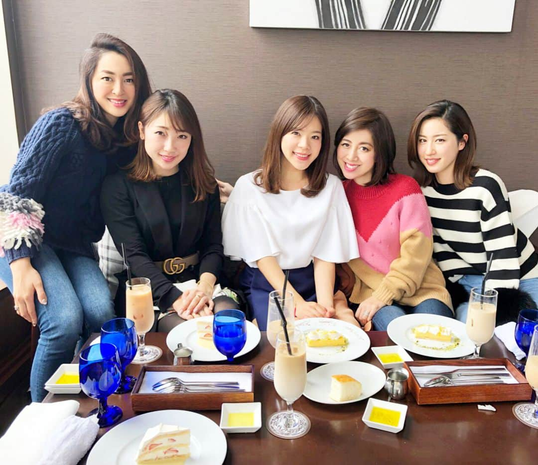 小川淳子さんのインスタグラム写真 - (小川淳子Instagram)「今日はchesty のみんなと 大好きな @mii__yu の Birthday Lunch😍💞 HappyHappyBirthday 😘💞 楽しかった〜💛 また新しい1年も笑顔に溢れた素晴らしい幸せな年になりますように💞myloveいつも傍にいて 見守ってるからね💞 @maaya314 のパールのピアスをプレゼント🎁しました💛😘 すっごく似合っていて素敵だった💞 🍑桃かおる @norin060 とも癒しタイム💞良く笑ったね💞 #happybirthday #lunch」3月20日 2時33分 - junkoogawa1225