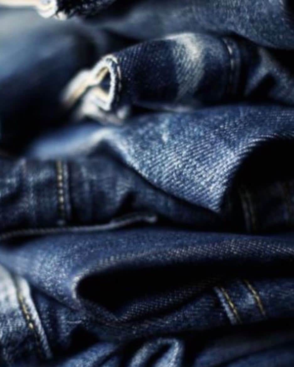 アーネストソーンのインスタグラム：「We are back at work, at the factory this Monday controlling each wash of our denim collection, that’s the way to do it! #earnestsewn #denim #love #wash #smile #mood #moodoftheday #factory #dreambig #nyc #newyorkcity #losangeles #happy #workhard」