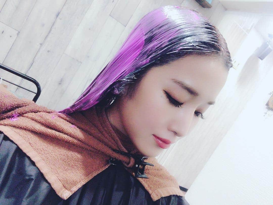 益田アンナさんのインスタグラム写真 - (益田アンナInstagram)「カラーリング中💗 ふふふ😎  #Nexus#hair#haircolor#hairstyle#美容室」3月19日 19時36分 - anna_masuda