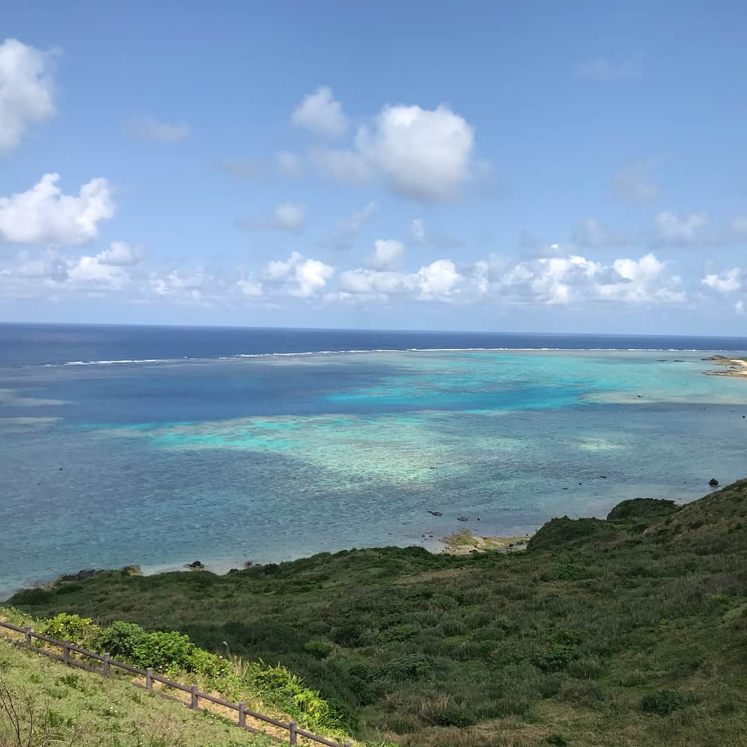 鈴木ちなみさんのインスタグラム写真 - (鈴木ちなみInstagram)「The blue beautiful sea 🌊💙 #Okinawa #石垣島 #レン活フォト #女性限定レンタカー #ニッポンレンタカー  #ちなみたび」3月19日 22時14分 - chinami_suzuki0926