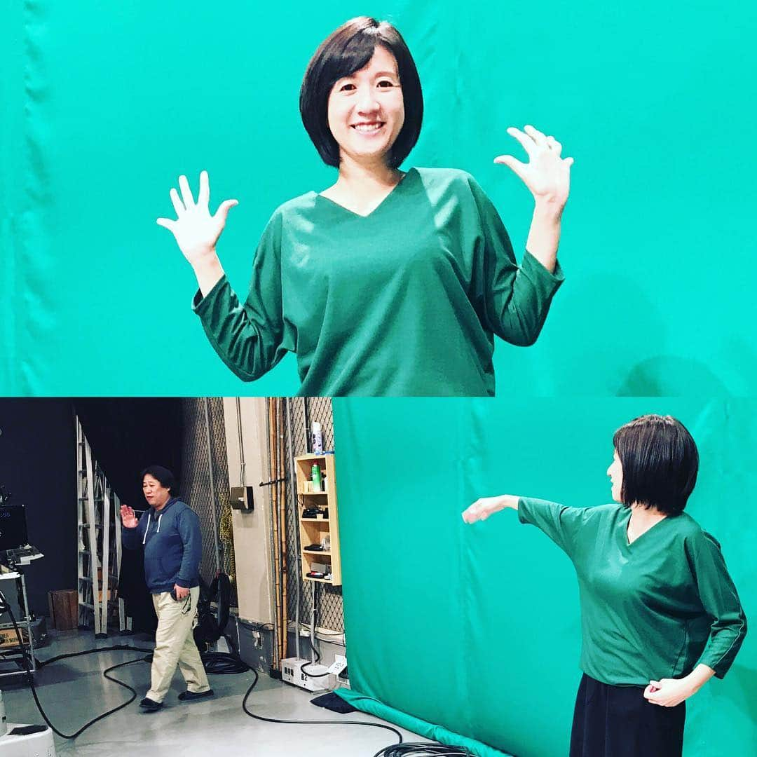 三隅有里子さんのインスタグラム写真 - (三隅有里子Instagram)「春らしい濃いグリーンの薄手のニットを買いました。 買ったばかりのお気に入りの服で、足どりも軽く出勤したら、会社で「クロマキーのグリーンだね」と指摘されました。 【クロマキーとは】映像の合成技法の一つ。色の違いを利用して抜き取りたい被写体を背景から分離し、別の画面にはめ込むこと。 ニュースeye8では、お天気コーナーでクロマキーを使用しています。 だから、グリーンの衣装はNGなんです🙅  スタジオで実際に比べてみたら。。。本当に技術さん泣かせのグリーンでした！ それにしても、グリーンの服を見て、クロマキーを連想するなんて、職業病だと思う🤔  #今日のファッション #fashion  #今日のコーデ #ootd  #これは私服 #ニット #濃い緑 #グリーン #green #グリーンバック #ブルーバック #クロマキー #専門用語 #放送用語 #職業病 #みんな仕事の事で頭がいっぱい  #仕事好きな人多数 #そんな会社です #群馬テレビ #群テレ #gtv #アナウンサー」3月20日 0時12分 - misumi_gtv