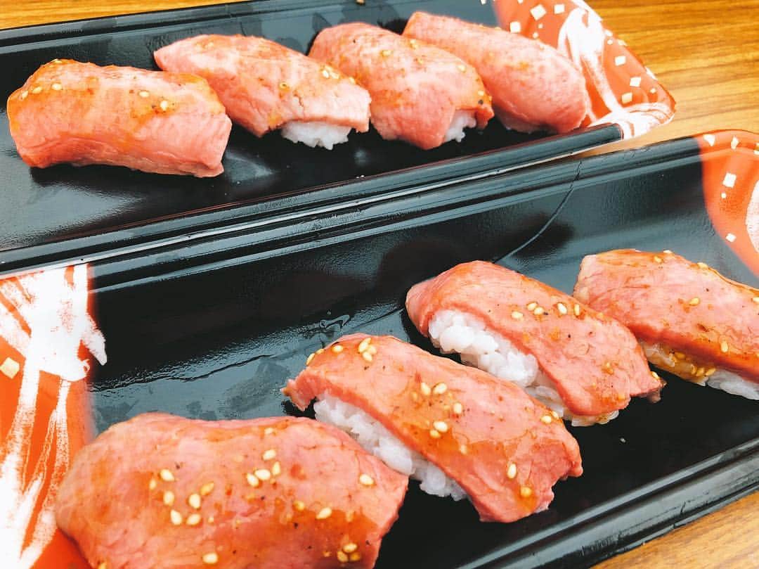 夏川愛実のインスタグラム：「これはやばい。🙏 飛騨牛ローストビーフ握り 飛騨牛一頭家 馬喰一代 #うmax #うMAX みんな楽しんでますか〜？😊😊」