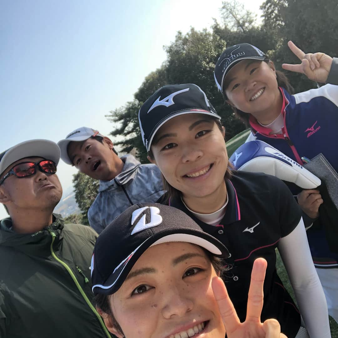 渡邉彩香のインスタグラム：「3試合終わりました😊！いつも応援ありがとうございます！ まだまだだけど、一歩一歩！ 今週も頑張ります😊 #先週の練習ラウンド #練ランでは初めて服部さんと #2日目は莉穂ちゃんと愛里ちゃん」