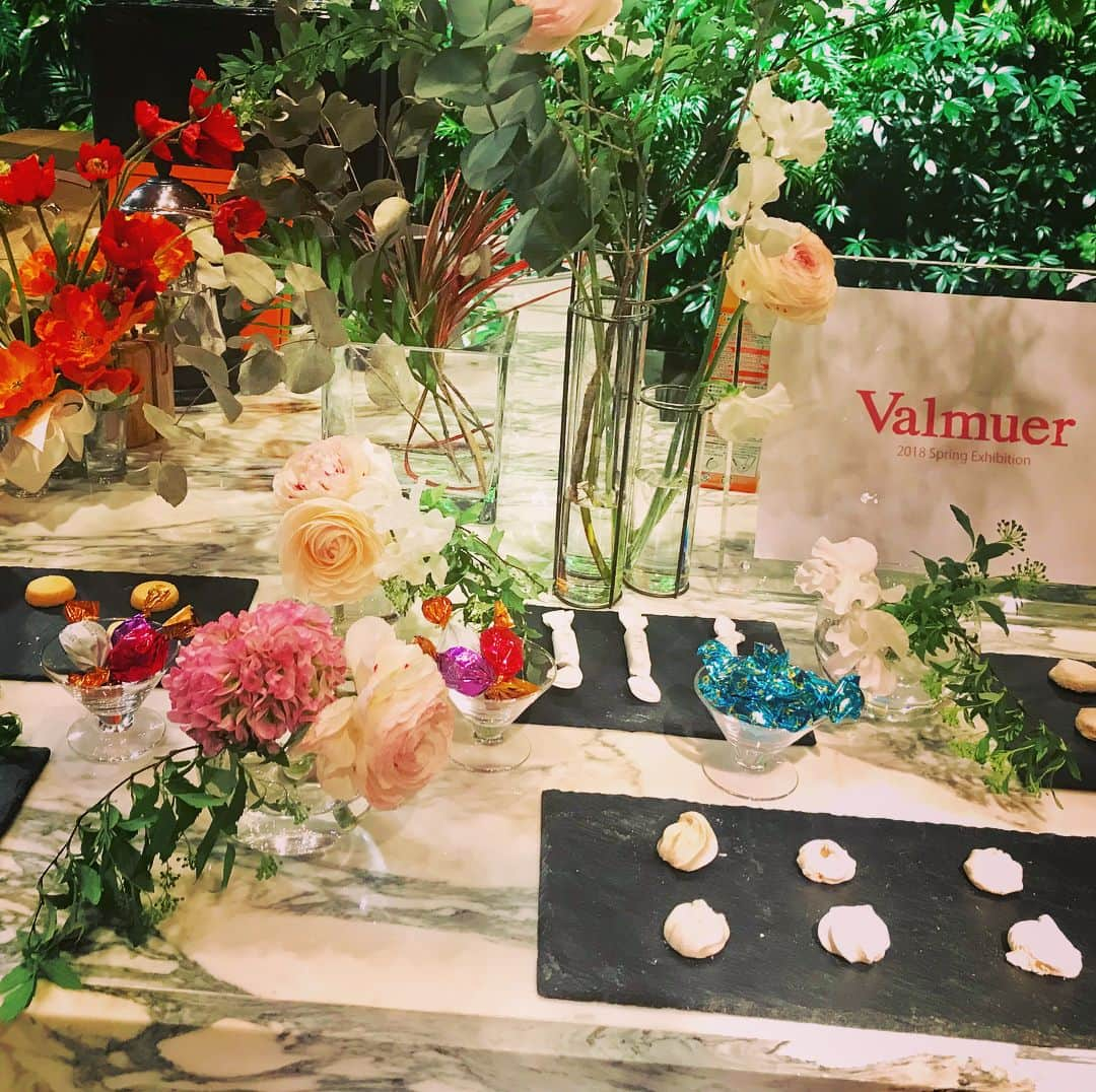 馬場彩月さんのインスタグラム写真 - (馬場彩月Instagram)「Spring exhibition @valmuer_official  よーこさん、ありがとうございました(o^^o)💕 #valmuerspringexhibition #valmuerofficial #sale #omotesando #champagne #chocolate #70percentoff #tbt #sweet」3月20日 12時29分 - sazuki_vivian