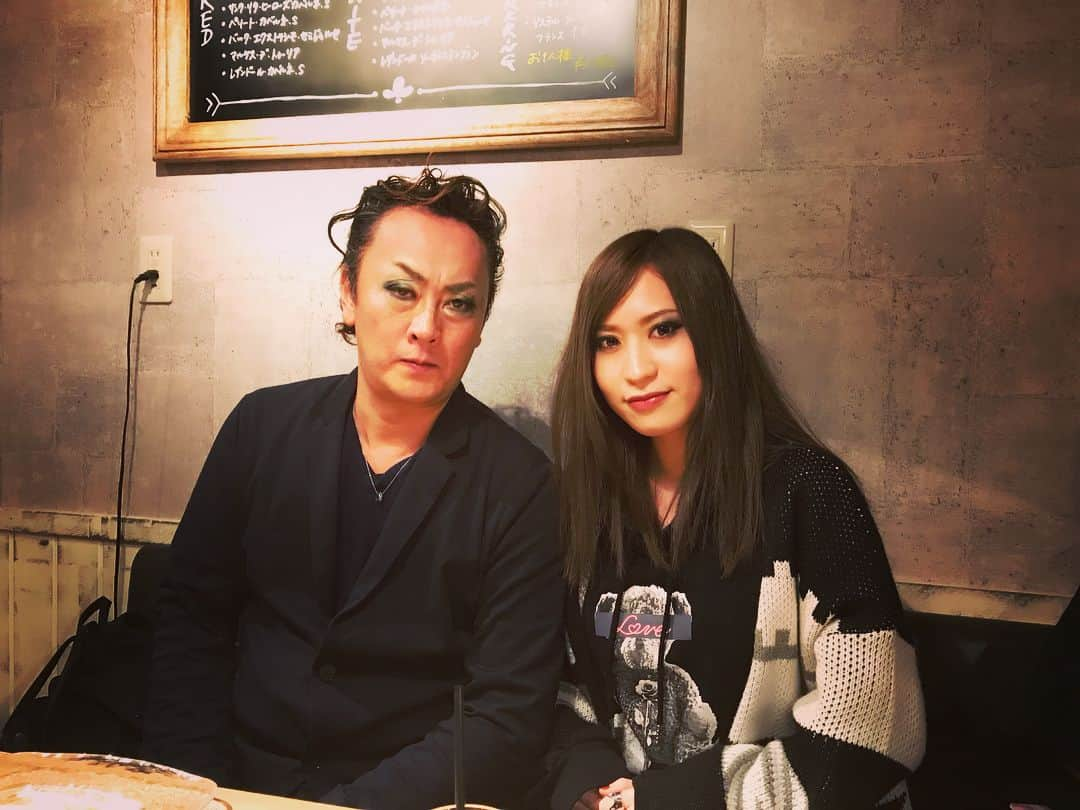 原田ありささんのインスタグラム写真 - (原田ありさInstagram)「温泉ツアー第２弾無事終了♨️ 主に森谷さんとのデビルメイクの写真👿🖤笑 第３弾は来月14、15日です☺️ #ピアノ #連弾 #piano #pianoduo #makeup #music」3月20日 4時58分 - arisaharadapf