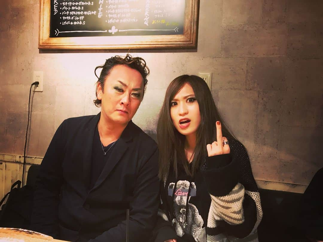 原田ありささんのインスタグラム写真 - (原田ありさInstagram)「温泉ツアー第２弾無事終了♨️ 主に森谷さんとのデビルメイクの写真👿🖤笑 第３弾は来月14、15日です☺️ #ピアノ #連弾 #piano #pianoduo #makeup #music」3月20日 4時58分 - arisaharadapf