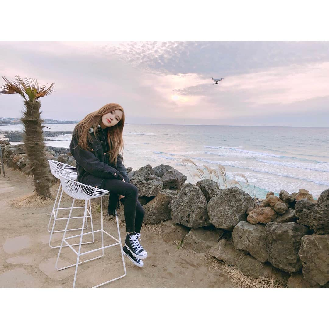 BLACKPINKさんのインスタグラム写真 - (BLACKPINKInstagram)「#BLACKPINK#ROSÉ#BLACKPINKHOUSE#BLINKS#MISSU#LOVEU  Beautiful Jeju island 🖤」3月20日 21時21分 - blackpinkofficial