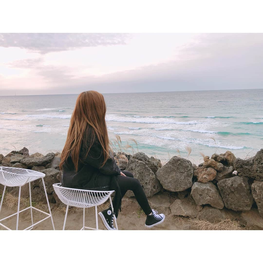 BLACKPINKさんのインスタグラム写真 - (BLACKPINKInstagram)「#BLACKPINK#ROSÉ#BLACKPINKHOUSE#BLINKS#MISSU#LOVEU  Beautiful Jeju island 🖤」3月20日 21時21分 - blackpinkofficial