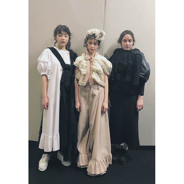 玉城ティナさんのインスタグラム写真 - (玉城ティナInstagram)「@liroto__ ⭐️2018AW ファーストルック歩かせてもらいました、、共に英語で朗読した @tokyodays_luka  @sereeeenam 🌱🌱🌱 写真は皆2着目です  #amazonfashionweektokyo」3月20日 21時24分 - tinapouty