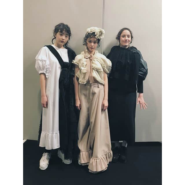 玉城ティナさんのインスタグラム写真 - (玉城ティナInstagram)「@liroto__ ⭐️2018AW ファーストルック歩かせてもらいました、、共に英語で朗読した @tokyodays_luka  @sereeeenam 🌱🌱🌱 写真は皆2着目です  #amazonfashionweektokyo」3月20日 21時24分 - tinapouty