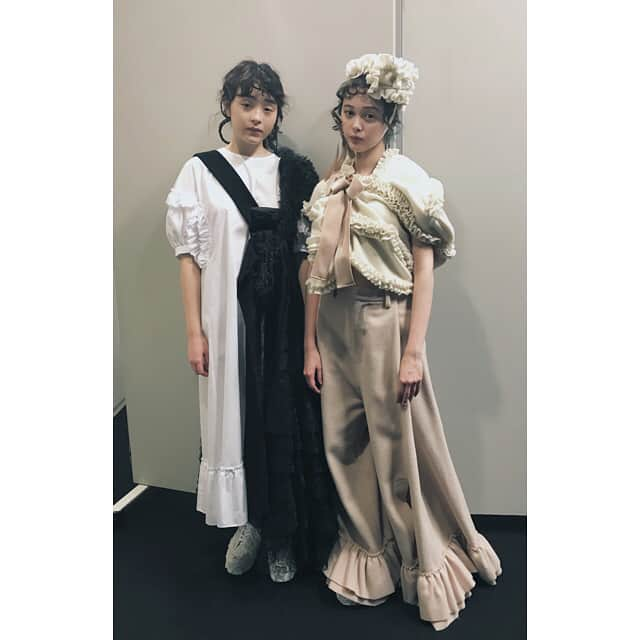 玉城ティナさんのインスタグラム写真 - (玉城ティナInstagram)「@liroto__ ⭐️2018AW ファーストルック歩かせてもらいました、、共に英語で朗読した @tokyodays_luka  @sereeeenam 🌱🌱🌱 写真は皆2着目です  #amazonfashionweektokyo」3月20日 21時24分 - tinapouty