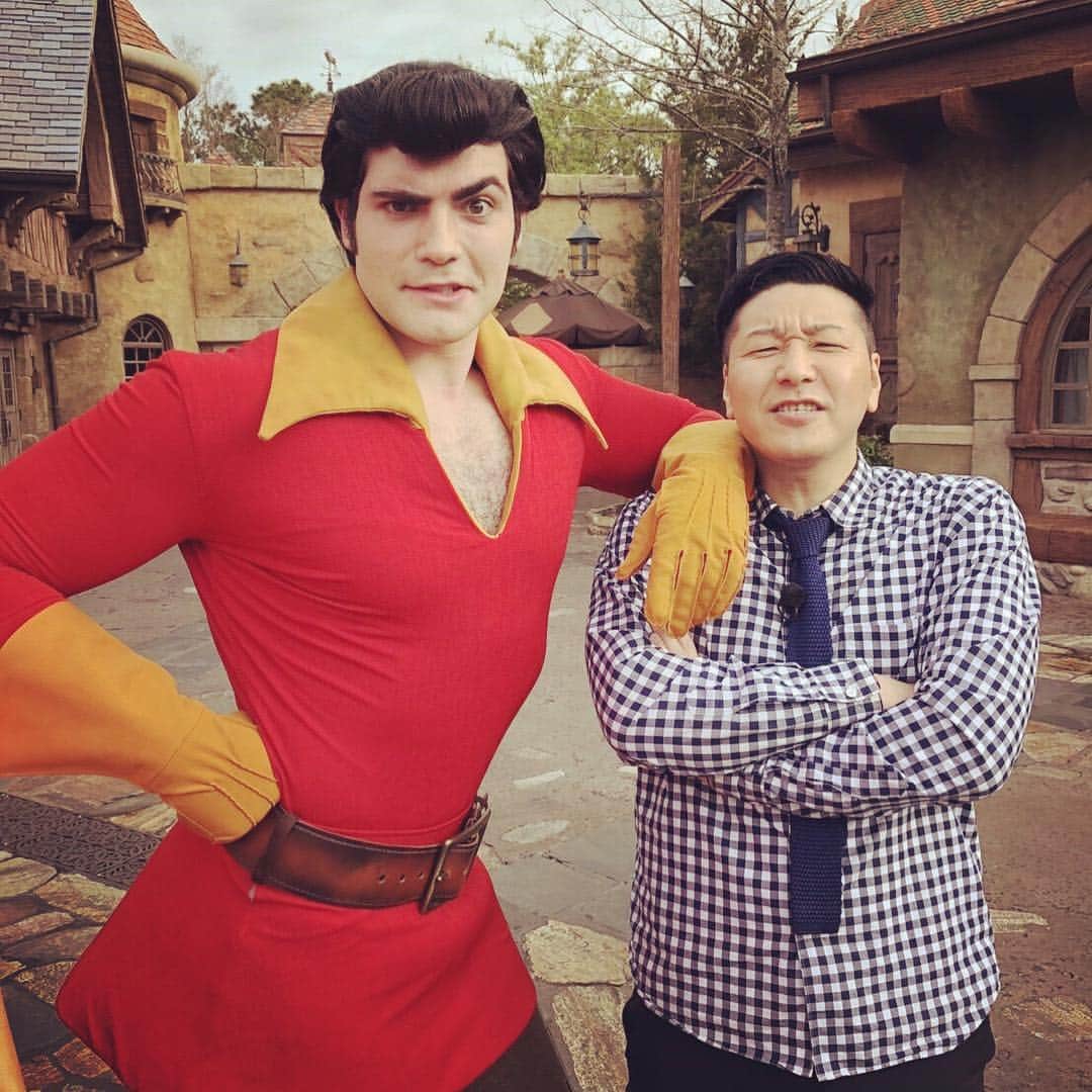 長田庄平のインスタグラム：「ヒルナンデス！フロリダディズニーワールドロケ！来週も見てください！ #ガストンの肩やばかった #楽しい過ぎた #ただ遊んでただけ #ディズニー #ウォルトディズニーワールド #ヒルナンデス #フロリダ #八乙女くん #有岡くん #チョコレートプラネット」