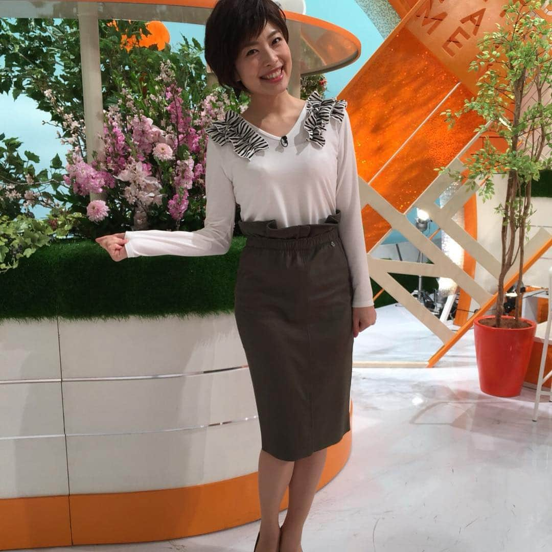 林マオさんのインスタグラム写真 - (林マオInstagram)「今日の衣装👗 写真撮るときにいつも照れ隠しで、 変な言葉を発してしまうんですよね〜  ちなみに今日は 「あへ〜」 と言いながら撮った顔です😛  #トップス #レスピーギ #スカート#NotreSouhait」3月20日 16時12分 - maohayashi_ytv