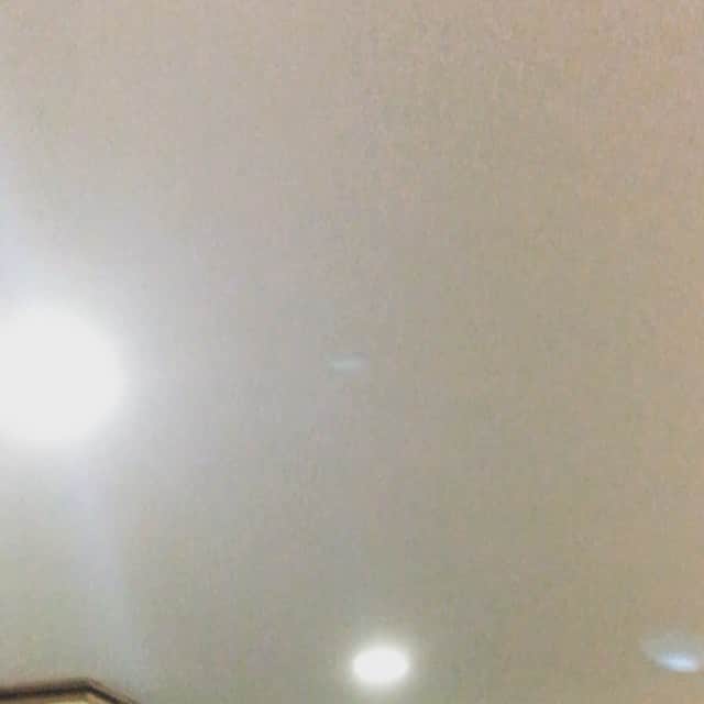 のインスタグラム：「#grabaka OBの #横田一則 さんのジム #kclann に#川口雄介 くんと行ってきました❗️ 女性会員も通うとても綺麗なジムですが、激しいプロの練習にも耐えれる頑丈な作りにもなっていました。  また #天井埋め込み照明 にしてあり、すごく広さも感じました💡  選手としてのキャリアは勿論、指導力にも定評のある横田さん。 ここから強い選手が育ってくることは間違いないでしょう‼️ タメになる話から、面白い話まで楽しい時間をありがとうございました😊」