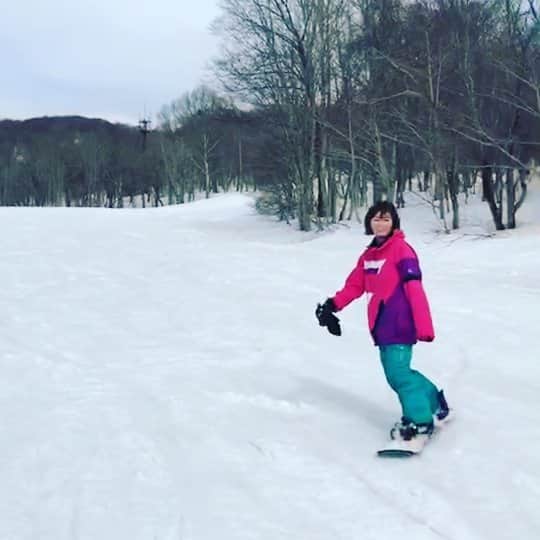 菊池仁香のインスタグラム：「初ボードです！ ちょいちょい転びながら降りれるようになりました！めっちゃ楽しい！！ 来シーズンも絶対行きたいﾟ.+:｡∩(・ω・)∩ﾟ.+:｡！ #snowboarding #snowboard #universitylife #winter #igersjp #ig_japan #スノボ #たんばらスキーパーク #たんばら #japan」