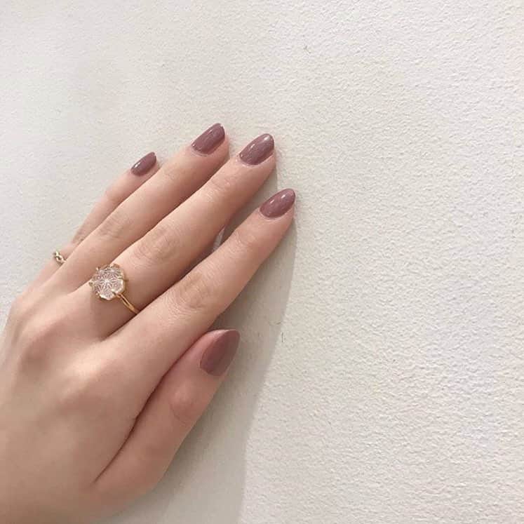 のインスタグラム：「・ SPRING 2018 " INTAGLIO " ・ 古くから装飾品として親しまれてきた水晶に、日本ならではな麻の葉模様の彫りを入れたジュエリー。 . coordinate by ete京都Porta店 ・ #ete #エテ #spring2018  #ete_style」