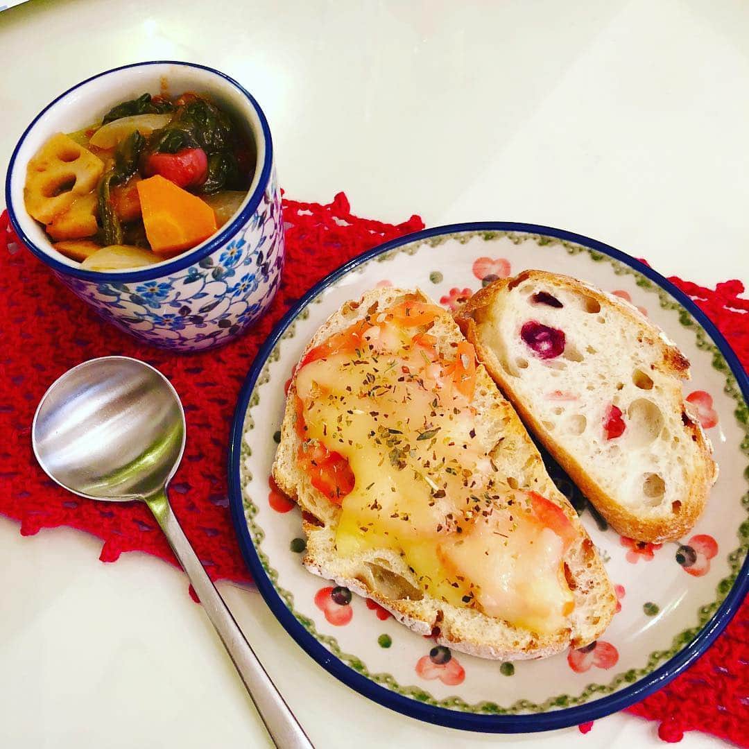照沼ファリーザ（晶エリー）さんのインスタグラム写真 - (照沼ファリーザ（晶エリー）Instagram)「ラタトゥイユと、ぱん！ ツェラミカの食器」3月20日 18時17分 - fanfan_fareeza