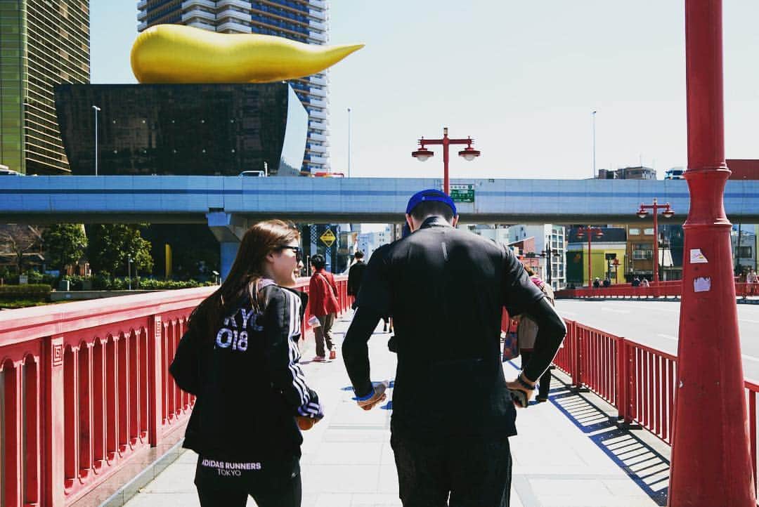 のインスタグラム：「Challenge to talk English! (He looks like give up😏) AR brings a great opportunity to everyone😊❤️🌏 ・ #adidasrunners #tokyo #Japan #takecharge #takechargeTokyo #run #runhappy #keeplearning #yesadidas #yesAR #ランニング #一緒に走りましょう 😊 #英語話せるようになりたい #教えてください #休日の過ごし方 #走る #笑う #食べる #スッキリ」