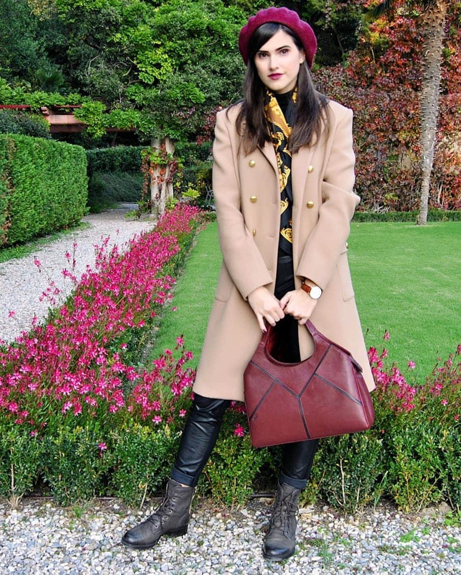 Giuliaさんのインスタグラム写真 - (GiuliaInstagram)「Ancora qualche giorno e finalmente potrò togliere definitivamente le bende alle dita 😄 ･ ･ Coat: @ki6whoareyou Bag: @picard_official ･ #oodt #fashion #ファッション #スタイル #今日のコーデ ･ #ki6whoareyou #ki6collection #picardlederwaren #picoftheday #view #instacool #like4like #l4l #lfl #whatitalyis #igersitalia #italian_places #city_explore #lovefashion #italiangirl #イタリア人 #イタリア #モデル #可愛い #コーディネート#コーデ」3月20日 19時40分 - marzari.giulia