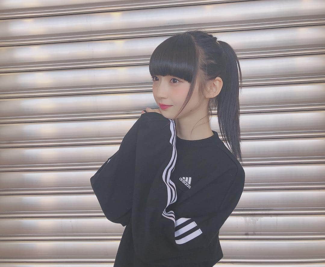 のインスタグラム：「. ポニーテール、学生の頃は苦手で中学校のとき1度もしたことなかったくらい！笑  でもここ最近好きになりました🌸 . 皆さん、なんの髪型が一番好きですかー？明日は何にしよう（´・｀ ） . .  #ポニーテール #明日は #CDTV #生放送 #📺 #春はどこから来るのか？ #MV #みてね！！♪ #ngt48」