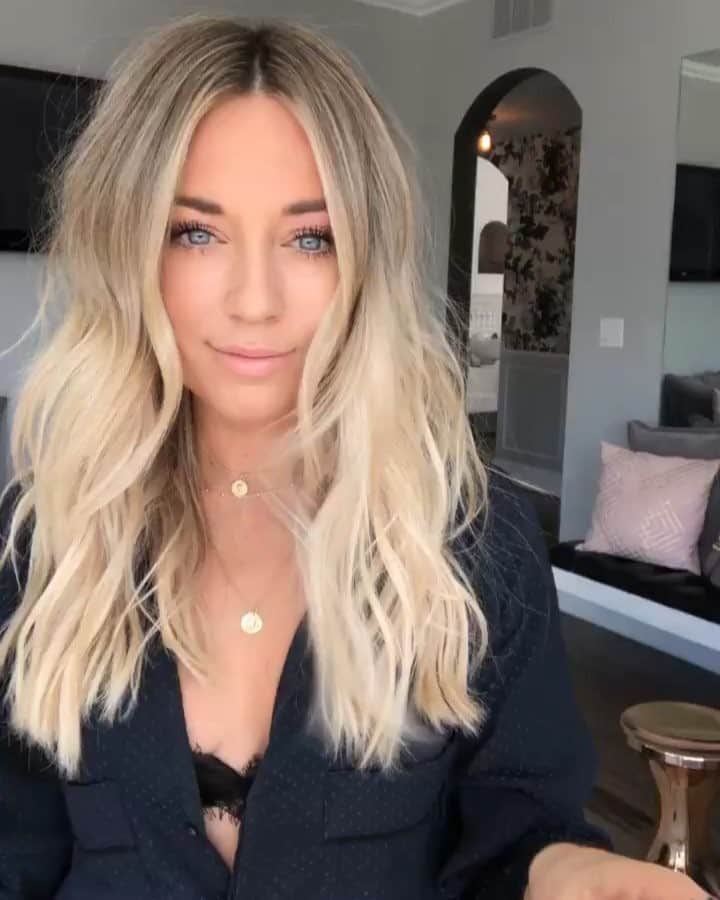 のインスタグラム：「Making waves 🌊Thanks to the @frommbeauty square thermal brush. My go-to for added texture 〰️」