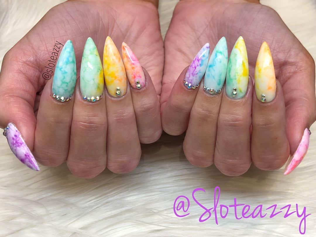 Yasmeenのインスタグラム：「💖🧡💛Rainbow Marble for my boo @erinellinger 💚💙💜 Book with me @thehouseofpolish inside #WestfieldCenturyCity #nailsbysloteazzy」