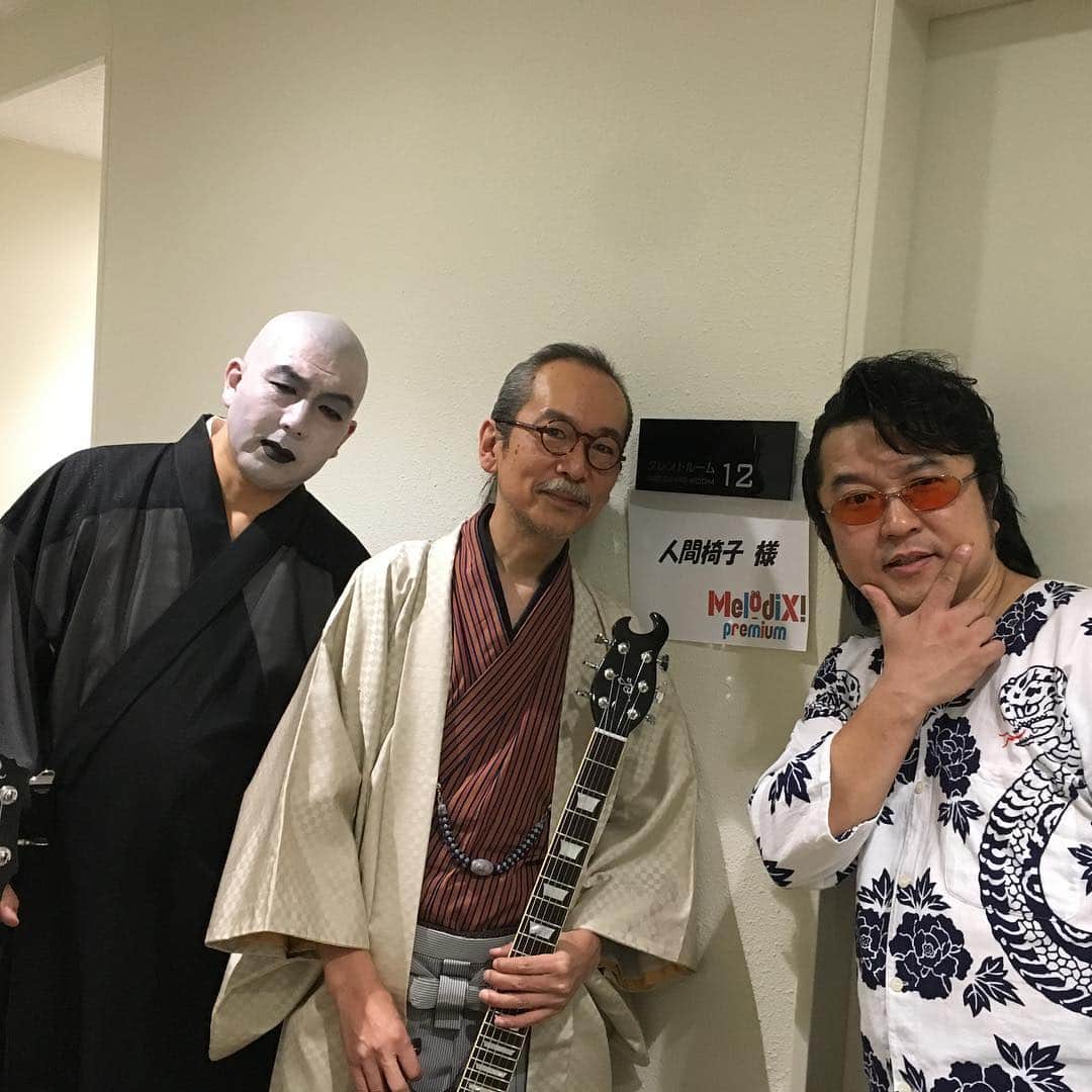 のインスタグラム：「18年ぶりの地上波歌唱出演でした！ #melodix #テレビ東京 #楽屋前 #記念撮影」