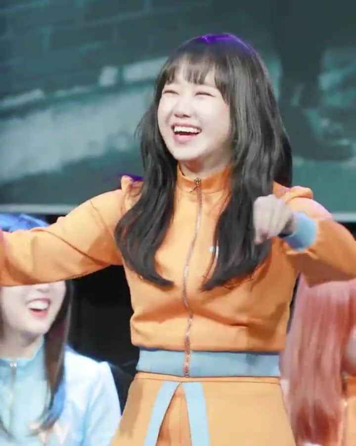 チェ・ユジョンのインスタグラム：「🍬 [180318] #Choiyoojung #최유정 2nd 팬사인회 Mapo fansign event 📸 | ©janggu_991112  ________  The purest yall ❤  ________  #아이오아이 #IOI #CHOIYOOJUNG  #YOOJUNG #최유정 #KPOP  #wekimeki #위키미키」