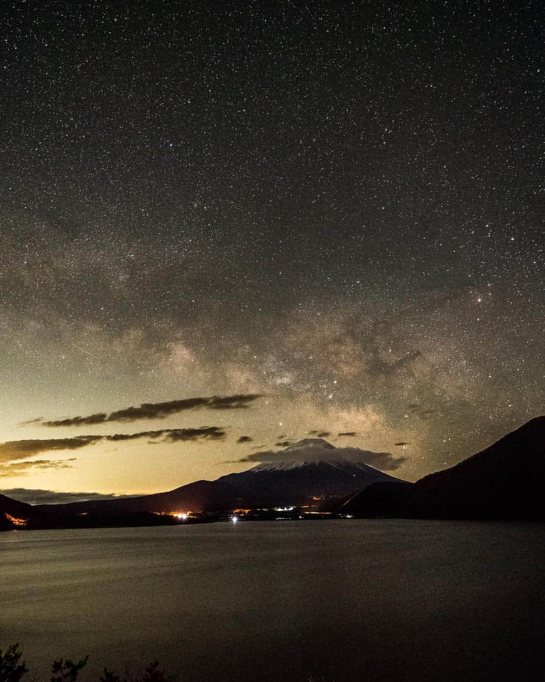 Atsushi Aizawaさんのインスタグラム写真 - (Atsushi AizawaInstagram)「1058 湖畔 . Yamanashi, Japan 山梨県 . #japanfocus #jp_gallery #instagramjapan #ig_japan #wu_japan #wu_asia #worldunion #theworldshotz #igersjp #team_jp_ #team_jp_東 #山梨県 #team_jp_skyart  #mtfuji #Japan #Yamanashi  #natureaddict Mt. Fuji Yamanashi, Japan #Lovers_Nippon #東京カメラ部#japan_night_view #japan_night_view_member #1xPicoftheDay #ig_phos phos #夜景ら部 #写真好きな人と繋がりたい #bestjapanpics #photo_shorttrip」3月22日 0時53分 - a_aizawa