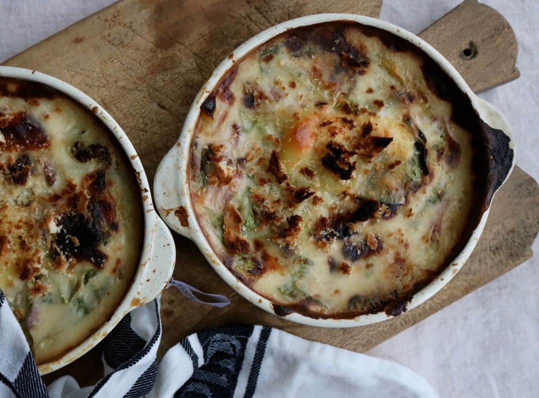 masakiさんのインスタグラム写真 - (masakiInstagram)「今日の晩ごはん 白菜とじゃがいものグラタン🥔 ベーコンも入ってます 仕上げのパン粉は贅沢に生瀬ヒュッテの食パン削って もうすぐ246個の弁当原稿が終わる がんばれまさこー📣 おめなばできる #晩ごはん#白菜のグラタン」3月21日 17時41分 - mogurapicassowols