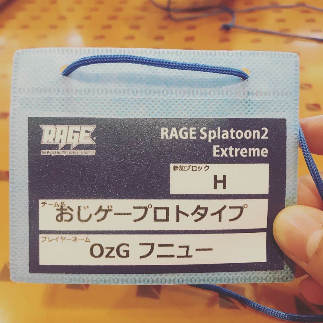 舟生 侑大のインスタグラム：「幕張メッセでスプラトゥーン2の公式大会RAGEに出てきました。  #チーム名おじゲープロトタイプ #響の小林さん #裏切りマンキーコング風次さん #すごい論ともは #そして舟生の4人 #1回戦で速攻負けました #あっとゆーま #試合前と試合後の顔 #当たったチームは準優勝してました #そりゃ勝てるはずない #西澤率いるカラマリも負けてしまい #帰りお互いを支え合うコンビ愛も見えて #小林さんの奥さん特製スプラ握りもうまかわで #結果楽しかったですわ」