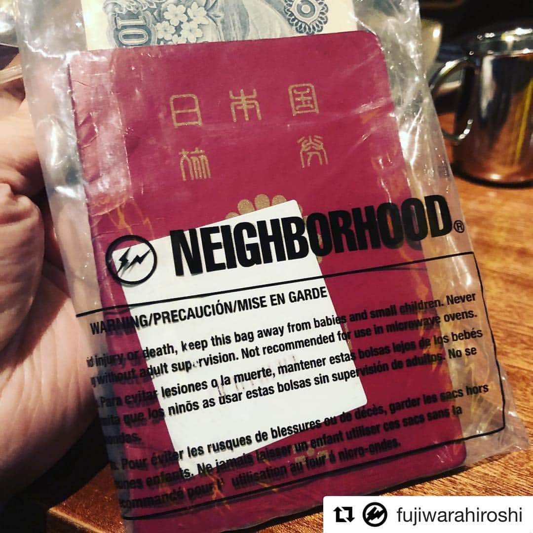 滝沢伸介さんのインスタグラム写真 - (滝沢伸介Instagram)「#Repost @fujiwarahiroshi ・・・ 今日の財布 #nbhd #neighborhood  #fragmentdesign  #isetanshinjuku」3月21日 20時20分 - sin_takizawa