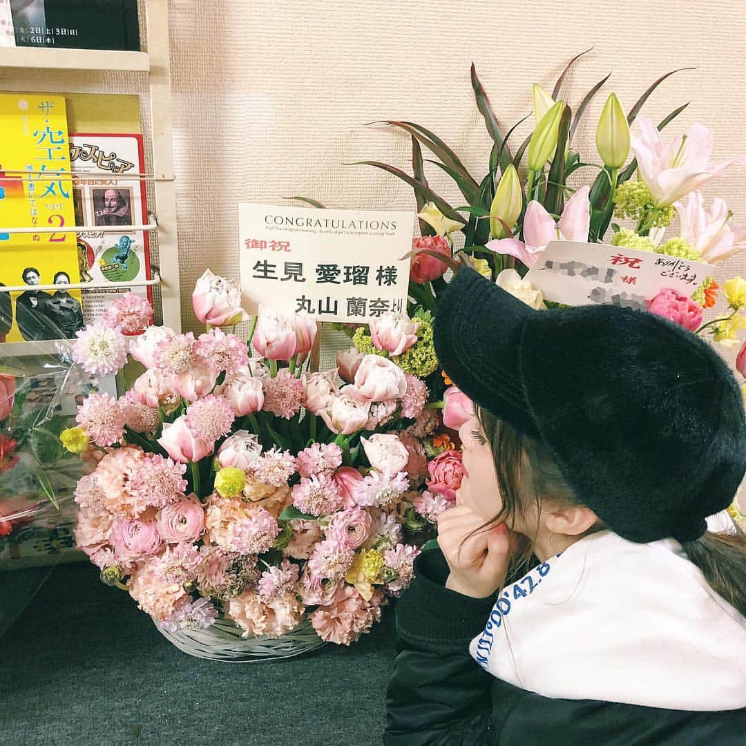 生見愛瑠さんのインスタグラム写真 - (生見愛瑠Instagram)「ものすんごく可愛い素敵なピンクのお花はらなから、！嬉しかった！！😭 舞台も観に来てくれて、 本当にありがとう！🌈❤️」3月21日 21時20分 - meru_nukumi