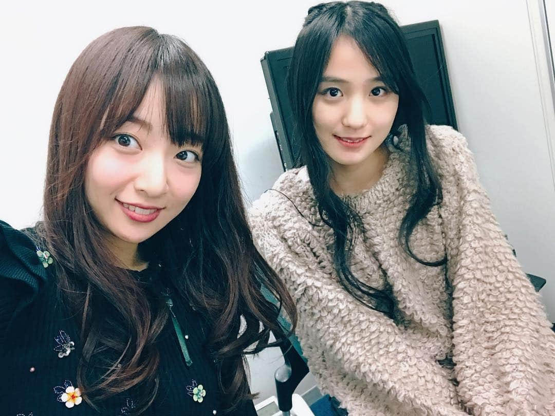 長谷川萌美さんのインスタグラム写真 - (長谷川萌美Instagram)「SHOWROOM、止まってしまったりして、すみません😢途中から、ラジオ配信に切り替えてお送りしました🙏 春の歌をポンポン歌っていきましたが、思い出のある歌などありましたか？🌸 私は、森山直太朗さんが地元の新潟県長岡市に来てライブしてくださった時に、友達が誘ってくれて、観に行ったことがあります🎵 ライブイベント自体、身近になかった地元の学生時代に ライブって素敵だな！と思った、自分を思い出します。 ありがとうございました✨  #bittersweet #ビタスイ #お腹の音 #showroom #さくら #桜 #sakura #歌 #カバー #配信」3月21日 23時26分 - moemi_hasegawa