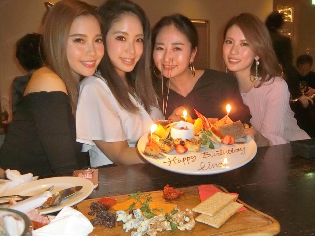 Linaのインスタグラム：「嬉しいよーー😢❤️. 誕生日来週だしすっかりご飯に夢中で忘れてたし🍕まさかのビックリ😳🎂. 本当にありがとうううう😢💖. . #love #happy #birthday #嬉しみ #girls #幸せ #birthdaygirl #bbf」