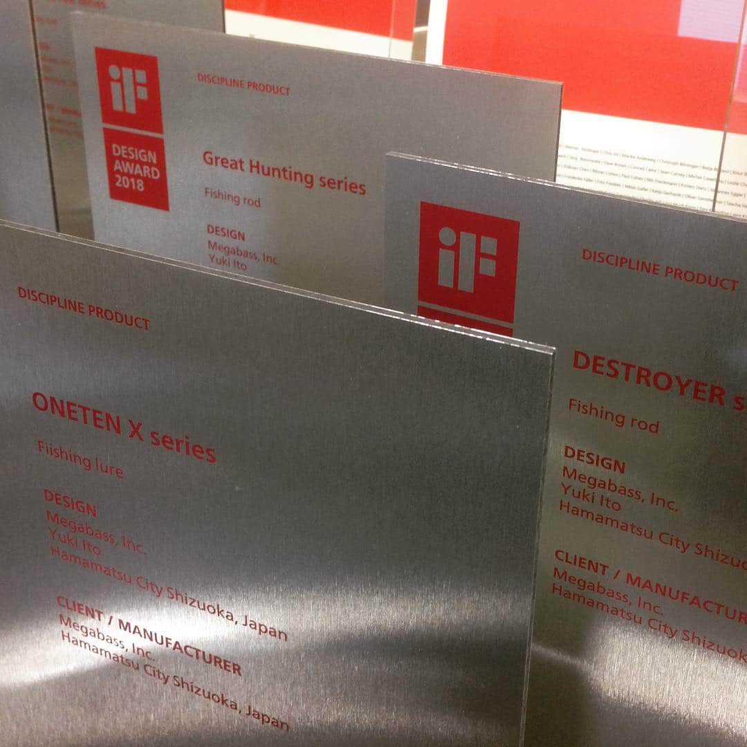Megabass Inc.さんのインスタグラム写真 - (Megabass Inc.Instagram)「iFデザインアワードの盾が届きました。これが届くと受賞の実感が更に湧きますね。 iF design award plaques just arrived! #megabass #メガバス #ifdesignaward2018 #destroyer #onetenx #greathunting」3月22日 17時25分 - megabass_inc