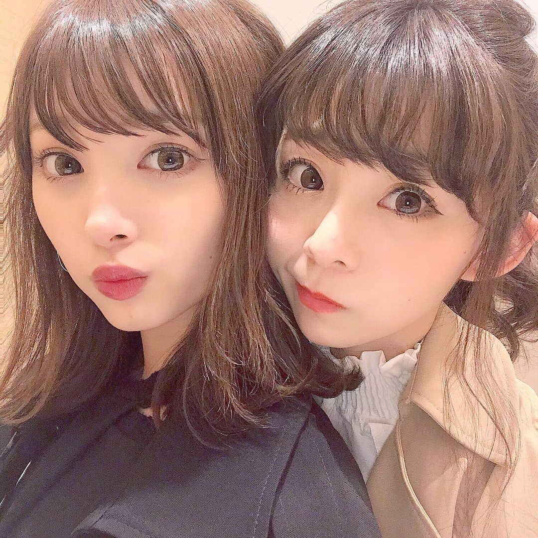 のインスタグラム：「👾 . 科は違うけど、 高校が一緒なんだ🌸。 . . #自撮り #カフェ巡り #カフェ #お友達 #豊橋 #先輩 #後輩」