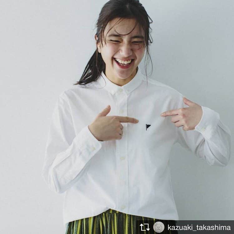 のインスタグラム：「Repost from @kazuaki_takashima @TopRankRepost #TopRankRepost 思わず笑顔のフラッグシャツ。いい写真〜！今やネ・ネットスタッフの制服化してます。毎日の仕事にも休日のカジュアルにも便利みたいです、本当おすすめです、黒もあります。 ・ #ネネット #nenet #フラッグシャツ」