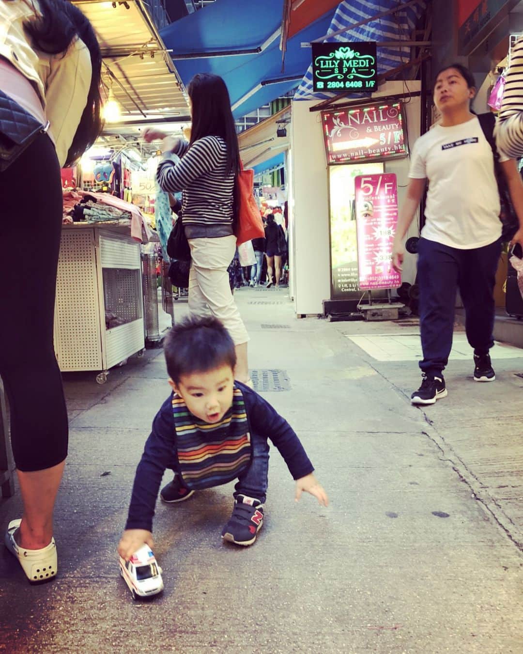 八木早希さんのインスタグラム写真 - (八木早希Instagram)「しょうがない、香港の救急車買うか！😂#香港#hongkong#子連れ旅行#妊婦旅行#babycantravel」3月22日 22時35分 - sakiyagi
