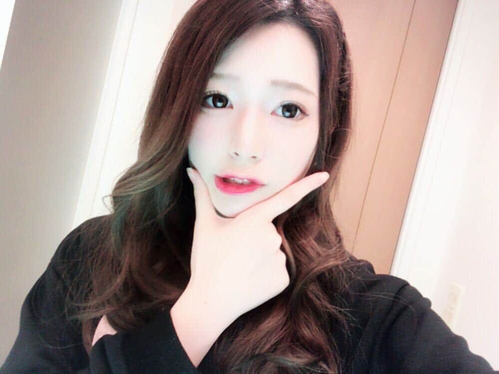 小日向楓のインスタグラム：「･ ･ マツエクつけたのです✧‧˚ ･ ･ #自撮り #写真 #マツエク #マツエクキュートデザイン #写真好きな人と繋がりたい #selca #photo #japanesegirl #instagood #instalike #instagram #instafollow #followme」