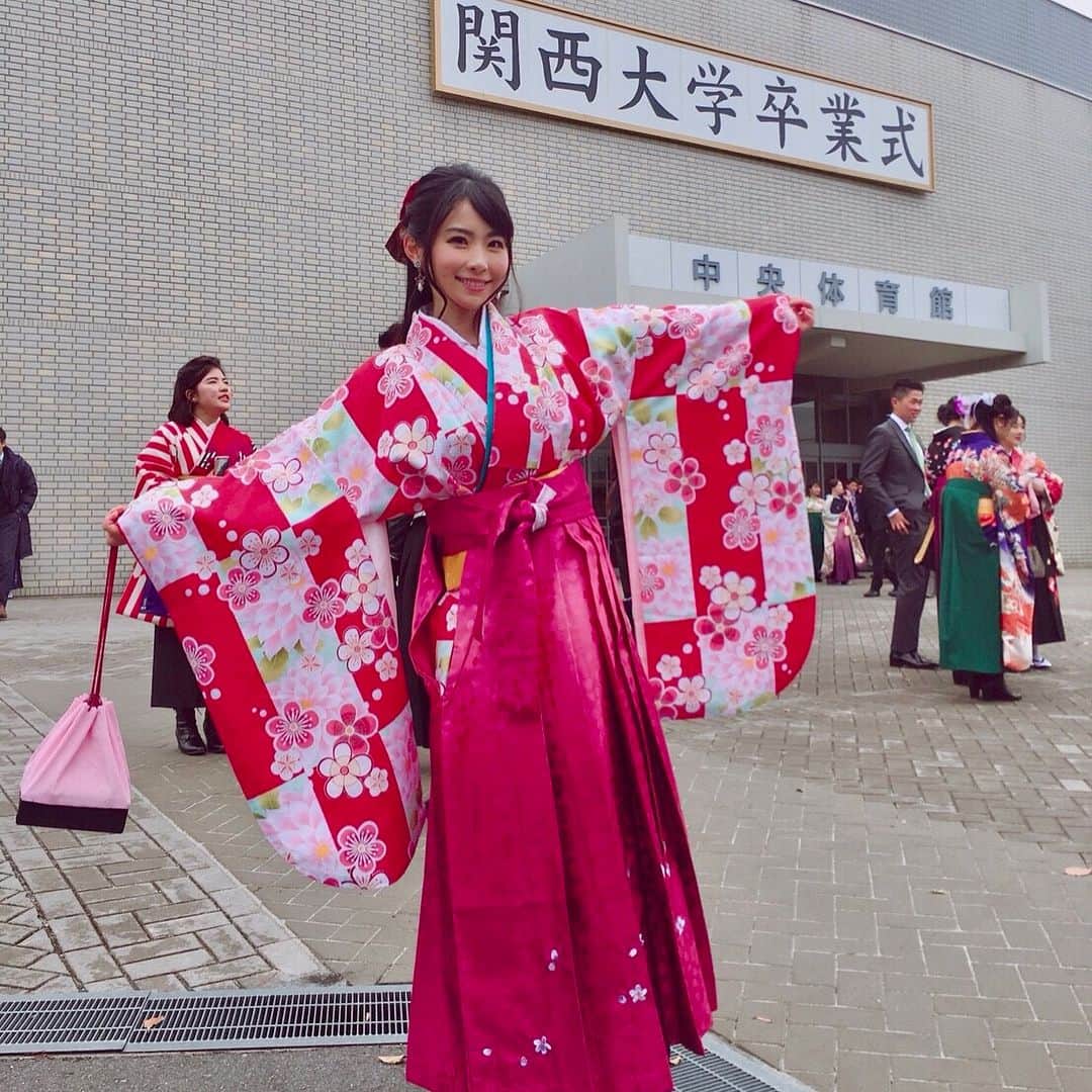 常深史織さんのインスタグラム写真 常深史織instagram 関西大学卒業しました とても成長した4年間でした こんなにも 自分の魅力を出せるお仕事ができるなんて誇りに思います これからも卒業しても 輝き続けます W 卒業 卒業式 買ってもらった