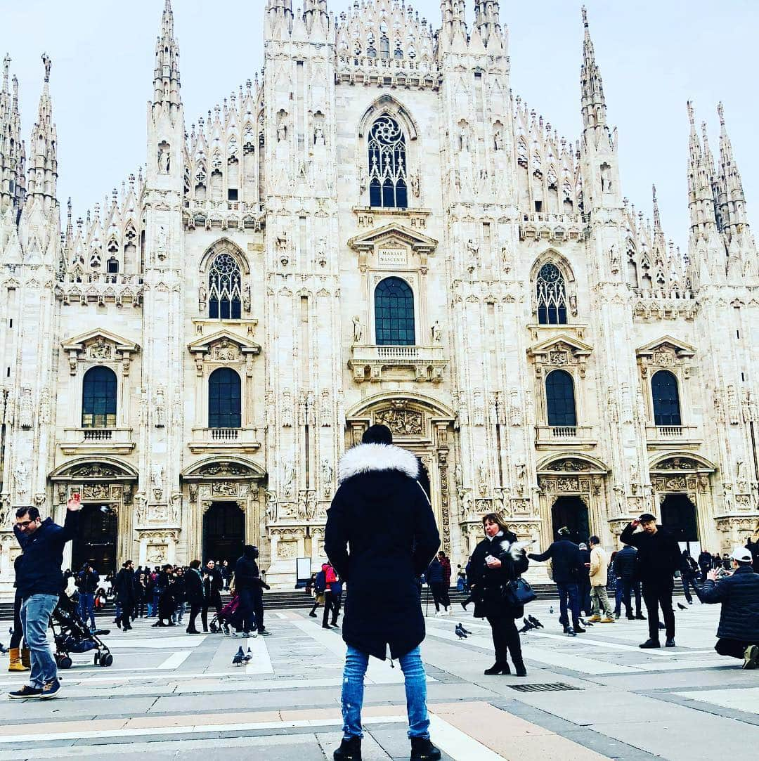 シャフィク・ベセギエのインスタグラム：「Milano 🇮🇹」