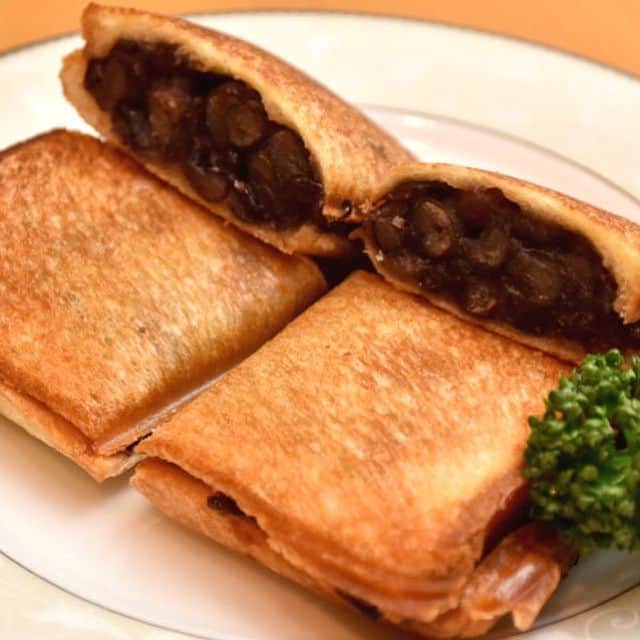 東京カレンダーさんのインスタグラム写真 - (東京カレンダーInstagram)「『天のや』の、小倉トースト。バタートーストの間にたっぷりと挟まるのは、自家製の丹波大納言小豆。あんみつなど定番もおいしい。 #東京カレンダー #東カレ #tokyocalendar #sweets #麻布十番 #天のや #小倉トースト」3月23日 15時04分 - tokyocalendar