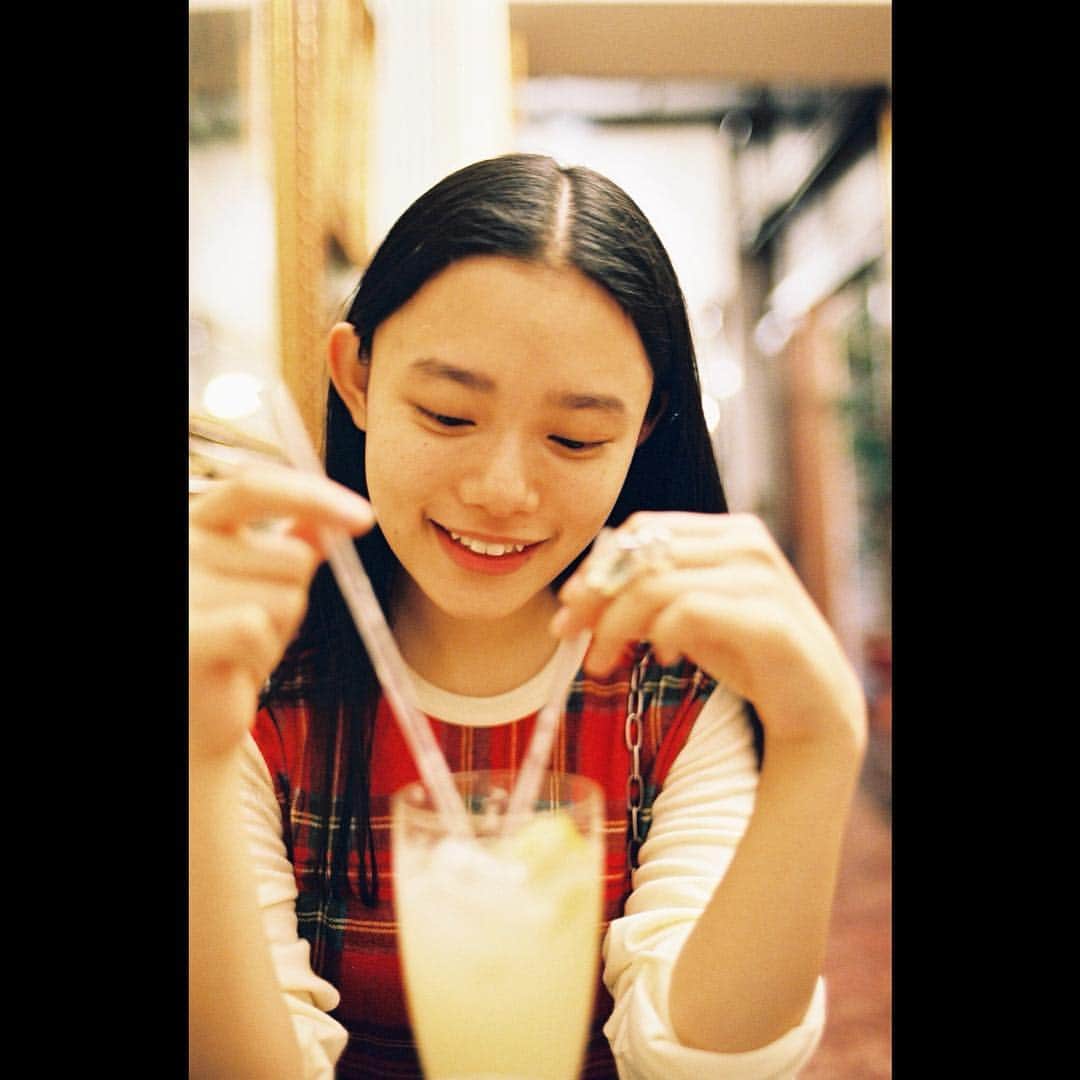 杉咲花のインスタグラム：「ローマにある、 行ってみたかったカフェグレコにて。 スペイン広場の人の多さに、エネルギーを吸い取られそうになるくらい圧倒されていたところでひと息。 趣があっていい場所だった。 レモネードもおいしかったな #ユートピア」