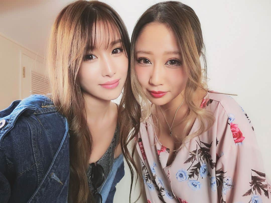 のインスタグラム：「広島撮影会ありがとうございましたー！！✨ 悪天候の中来てくれて本当に感謝です😖楽しい一日になりました☺️👐 最後は広島名物の牡蠣を堪能… 美味しすぎた🤤💓 #広島#広島撮影会#撮影会#益田アンナ#若月雅」